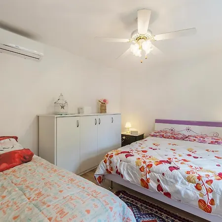 2 Bedroom Cozy In Holiday home